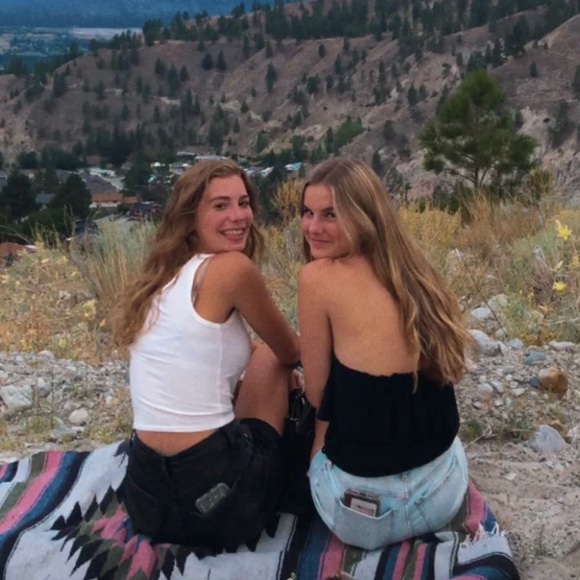 Meet your Posher, Maika - Picture 1 of 1